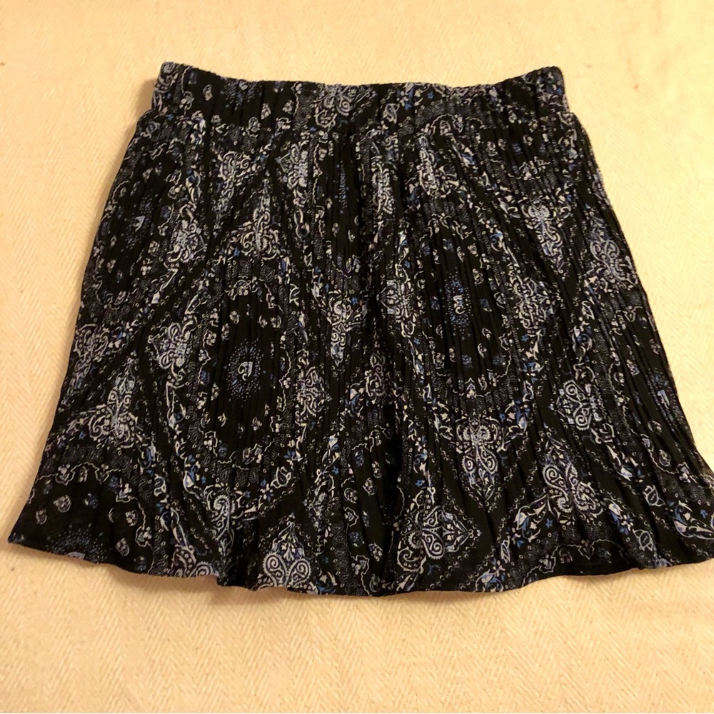 Black & Blue Paisley Accordion Mini Skirt XS *Like New* American Rag Boho